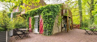 Cottage 'Les Gîtes Du Robelier - L'étang' with Private Terrace, Shared Garden and Wi-Fi