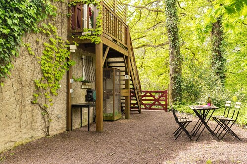 Studio Apartment 'Les Gîtes Du Robelier - Le Nid' with Shared Garden, Balcony and Wi-Fi