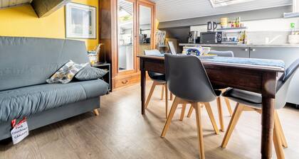 Studio Apartment 'Les Gîtes Du Robelier - Le Nid' with Shared Garden, Balcony and Wi-Fi