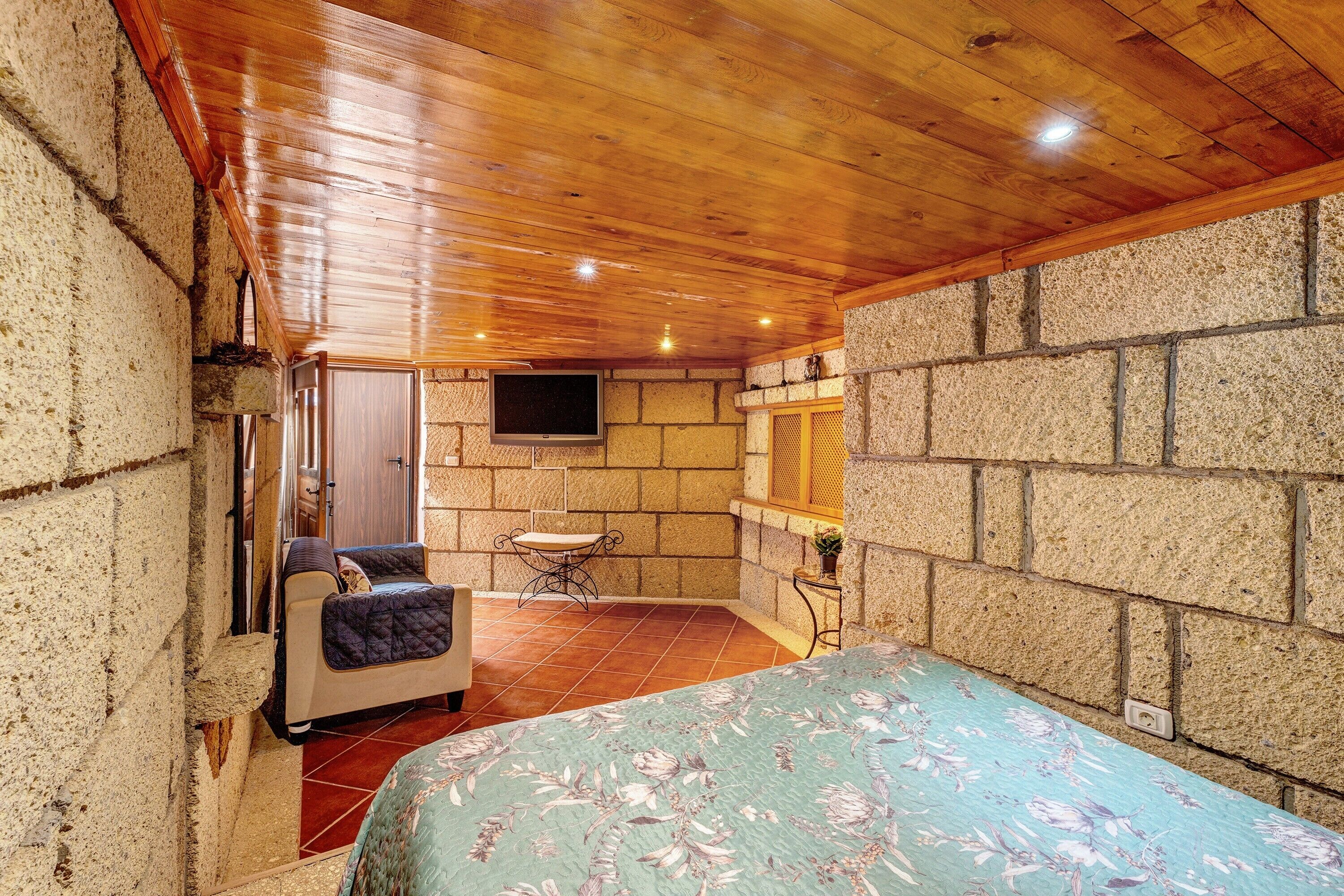 3 多间卧室、免费 WiFi、床单