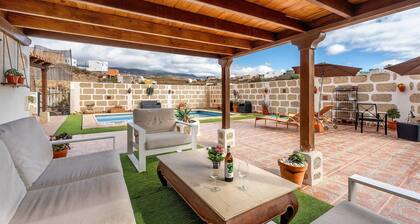 Country House 'Casa Elvira' with Private Pool, Private Terrace and Wi-Fi