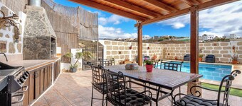 Country House 'Casa Elvira' with Private Pool, Private Terrace and Wi-Fi