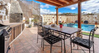 Country House 'Casa Elvira' with Private Pool, Private Terrace and Wi-Fi