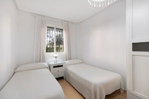 2 chambres, fer et planche à repasser, Wi-Fi gratuit, draps fournis