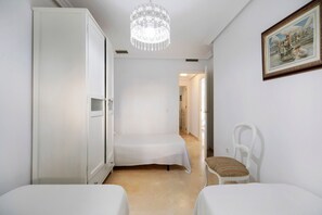 2 chambres, fer et planche à repasser, Wi-Fi gratuit, draps fournis