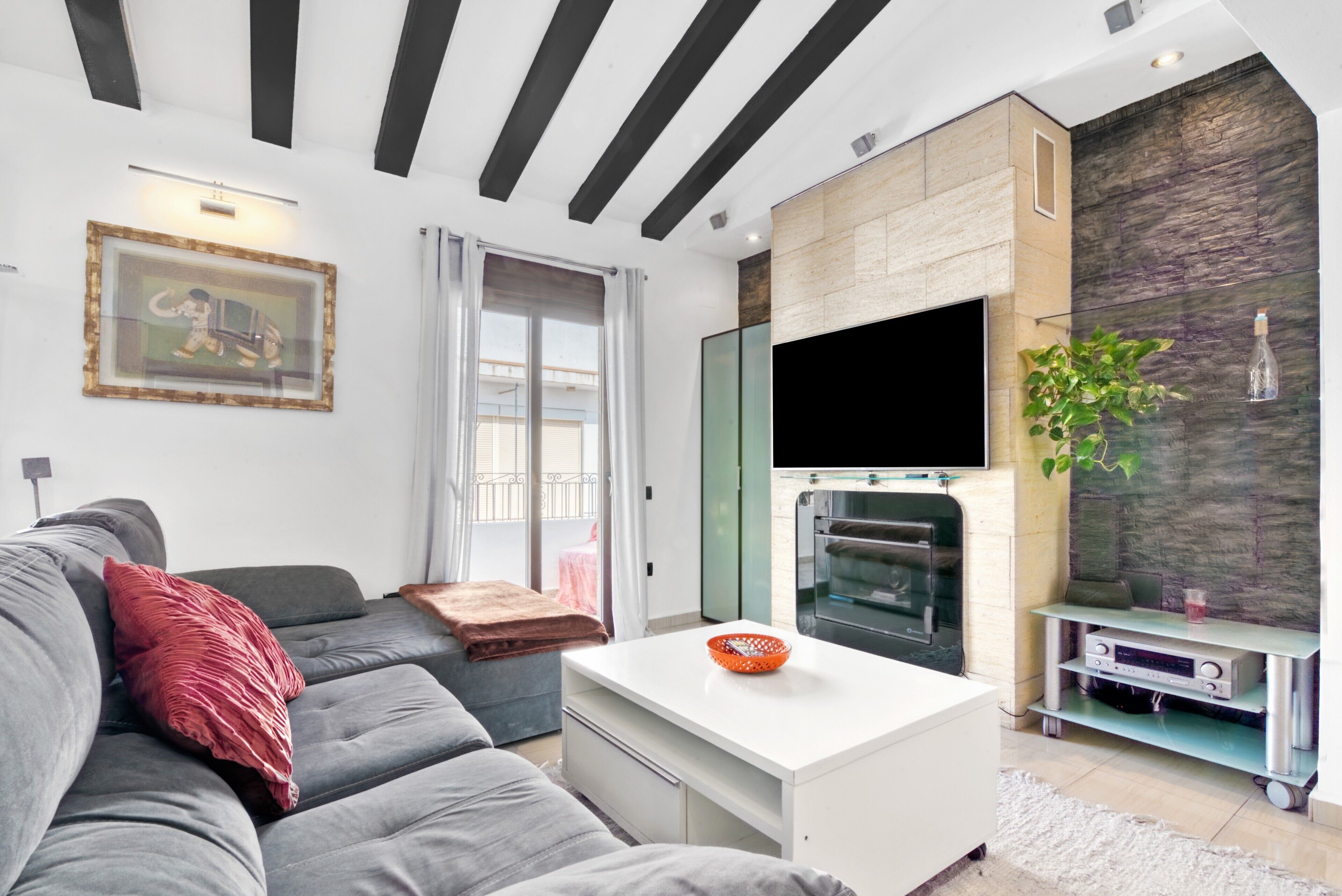 TV, fireplace