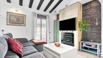 TV, fireplace