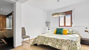 2 Schlafzimmer, BĂŒgeleisen/BĂŒgelbrett, kostenloses WLAN, BettwĂ€sche