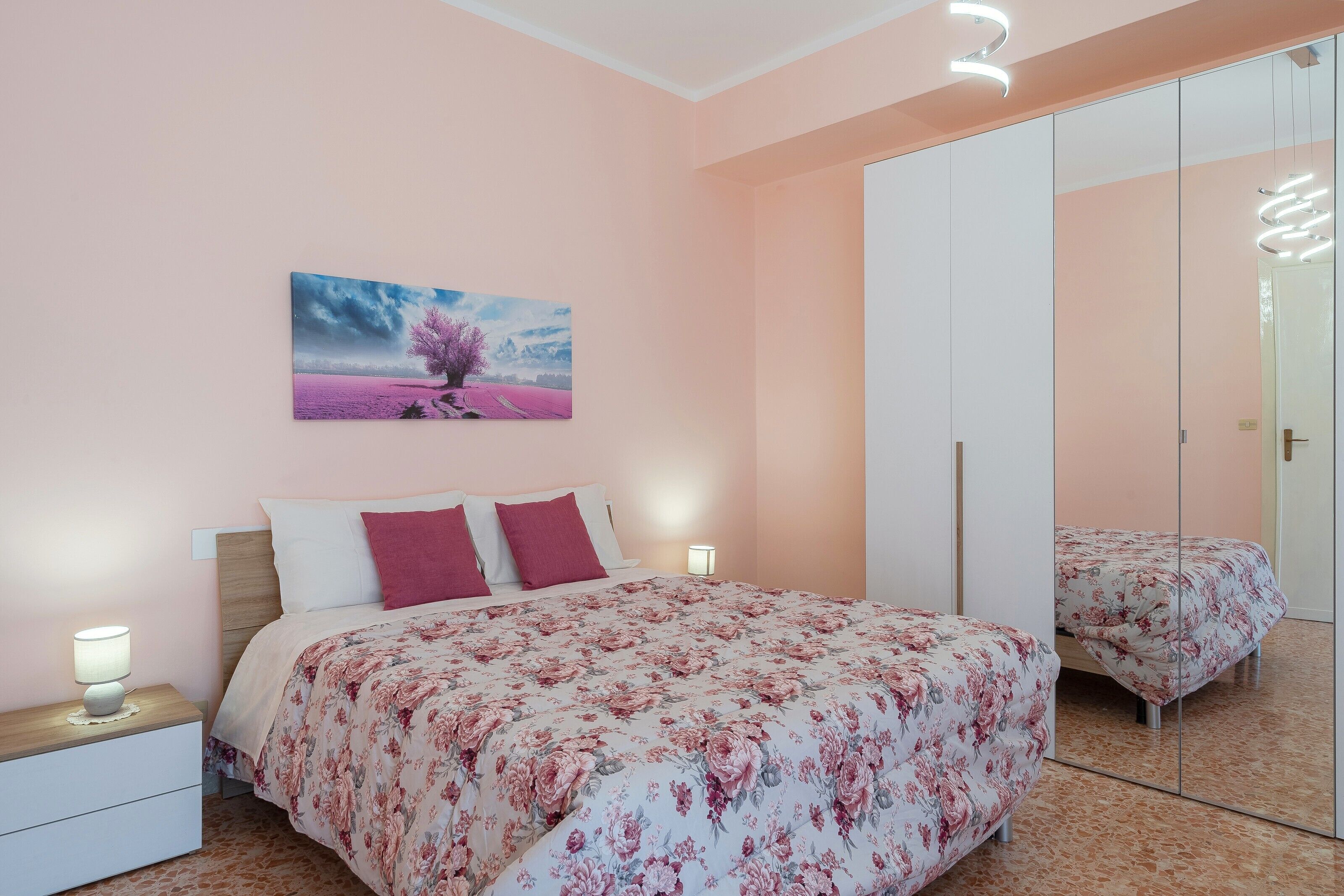 2 slaapkamers, een strijkplank/strijkijzer, gratis wifi, beddengoed