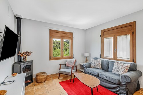 Apartment 'Cal Ton' with Mountain View, Shared Garden and Air Conditioning