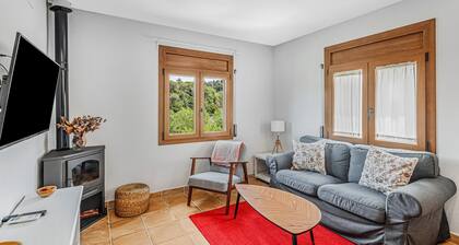 Apartment 'Cal Ton' with Mountain View, Shared Garden and Air Conditioning