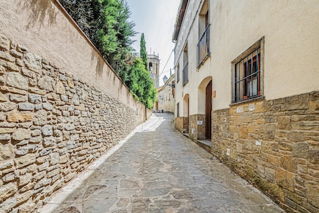 Property grounds. Apartment 'Cal Ton' with Mountain View, Shared Garden and Air Conditioning