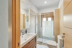 Doccia, asciugacapelli, asciugamani