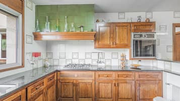 Frigorifero, microonde, forno, lavastoviglie