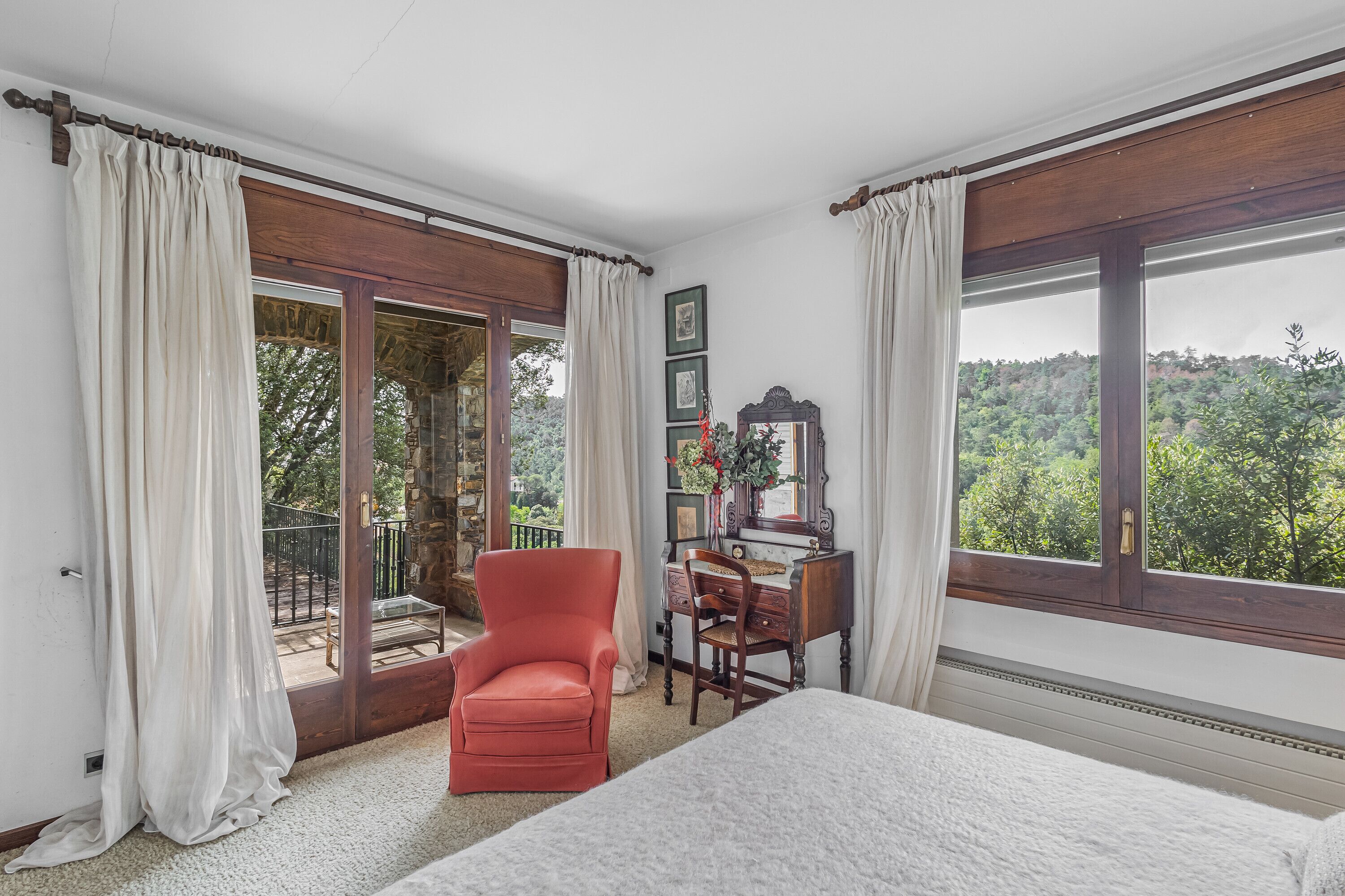 5 dormitorios, tabla de planchar con plancha, wifi gratis y ropa de cama