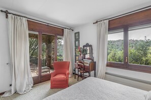 5 室のベッドルーム、アイロン / アイロン台、WiFi (無料)、ベッドシーツ