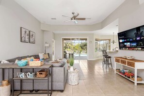 Smart TV, offices - Family-Friendly Oasis |Pool, Beaches, Pet Friendly (Rotonda West)