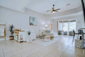 智能电视、办公室