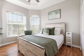 3 bedrooms, iron/ironing board, travel cot, free WiFi - Family-Friendly Oasis |Pool, Beaches, Pet Friendly (Rotonda West)