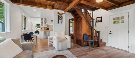 Een smart-tv en boeken