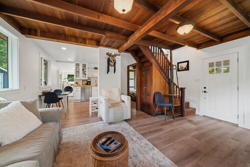 ☀️Historic and Charming Beach Cottage.Beautifully Renovated! Easy walk to beach 