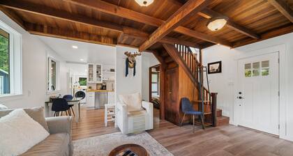 ☀️Historic and Charming Beach Cottage.Beautifully Renovated! Easy walk to beach