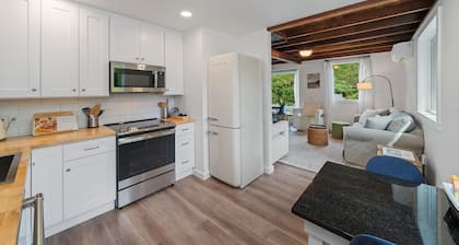 ☀️Historic and Charming Beach Cottage.Beautifully Renovated! Easy walk to beach