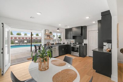 Osage Oasis: Pool + Hot Tub - Near Downtown & Trails