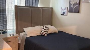 3 chambres, fer et planche à repasser, Wi-Fi, draps fournis