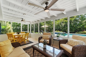 Dining - 5 Min to Beach! Private Pool & Spa, Bikes, Porch (Naples)