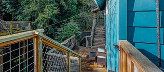 Dog-friendly home with AC, walk to downtown Guerneville & Johnson's Beach