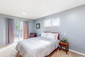 2 slaapkamers, een strijkplank/strijkijzer, internet, beddengoed