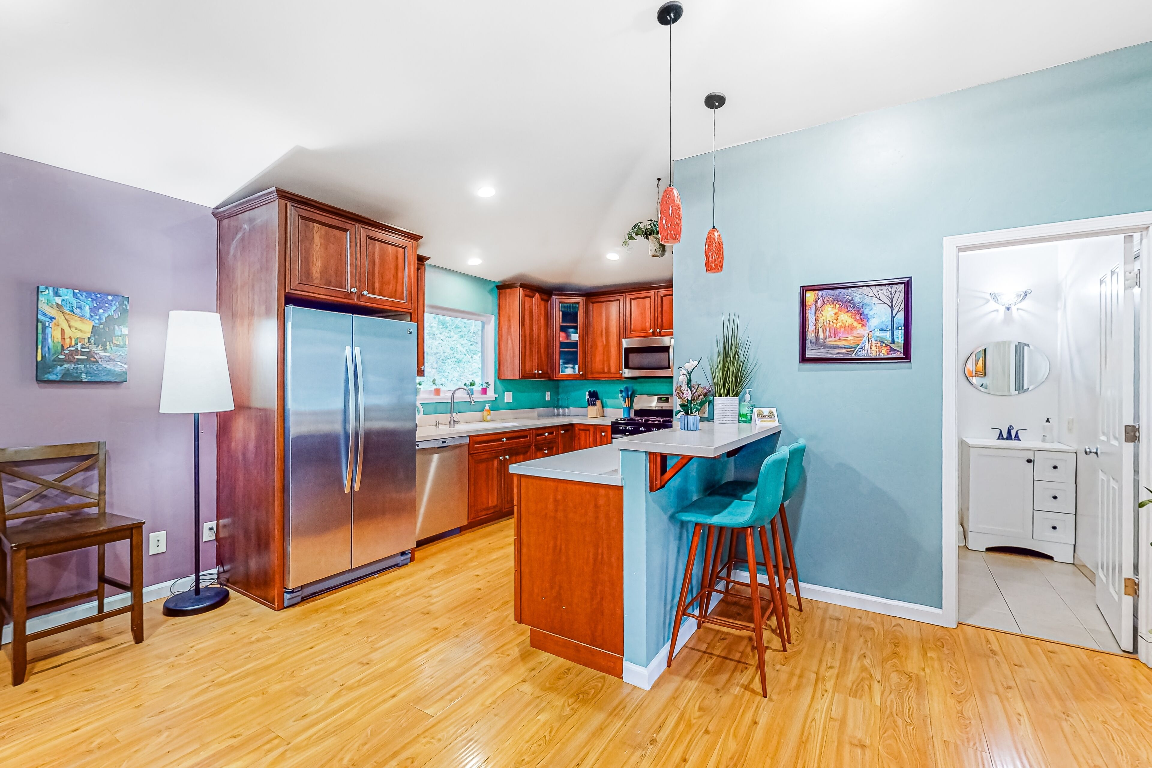 Réfrigérateur, micro-ondes, four, plaque de cuisson