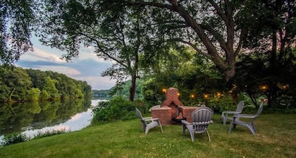Vintage charm with modern conveniences on the water in Saugerties, NY!