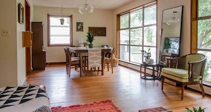 Vintage charm with modern conveniences on the water in Saugerties, NY!