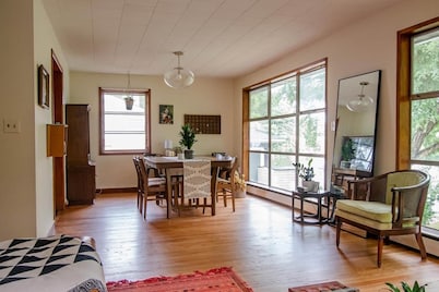 Vintage charm with modern conveniences on the water in Saugerties, NY!