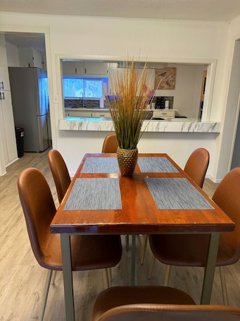 Dining. Comfortable Coast Stay North Bend, Coos bay & Dunes