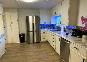 Fridge, microwave, oven, stovetop - Coastal Elegance (North Bend)