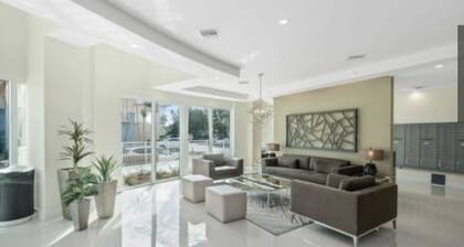 Upscale beach condo conveniently centrally located.