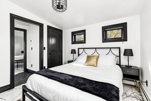 3 室のベッドルーム、アイロン / アイロン台、旅行用ベビーベッド、WiFi (無料)