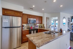 Fridge, microwave, stovetop, dishwasher