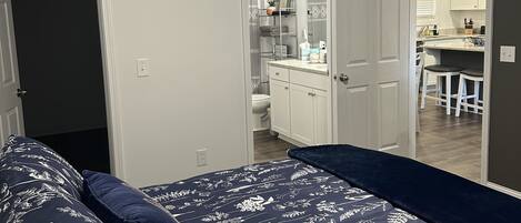 4 bedrooms, desk, iron/ironing board, travel cot