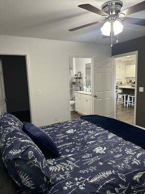 4 bedrooms, desk, iron/ironing board, travel crib