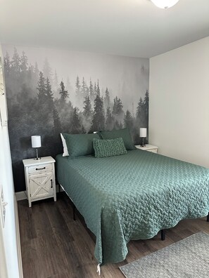 4 室のベッドルーム、デスク、アイロン / アイロン台、旅行用ベビーベッド