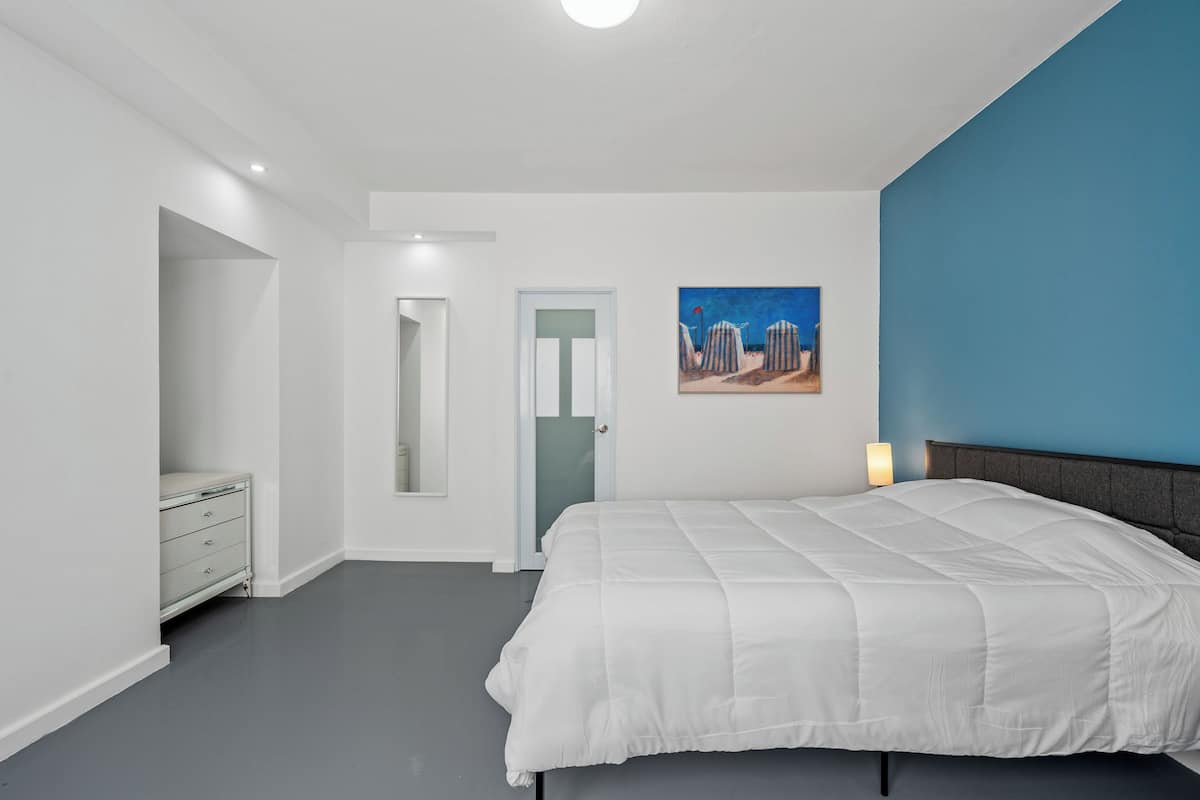 Apartment (3 Bedrooms) | Front of property