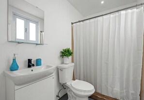 公寓 (2 Bedrooms) | 浴室 | 淋浴設備、提供毛巾、番梘、洗頭水