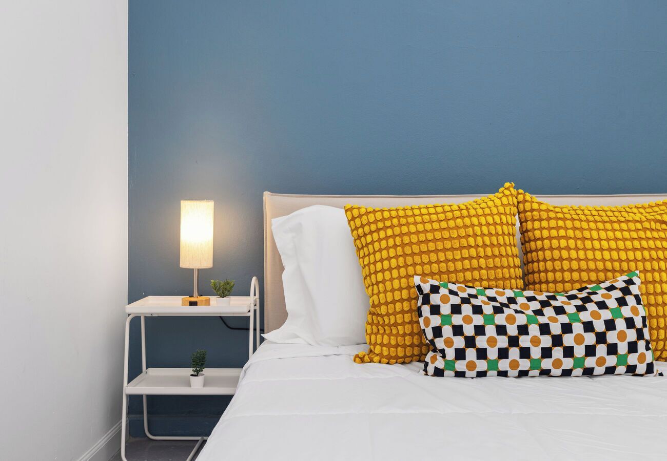 Iron/ironing board, free WiFi, bed sheets