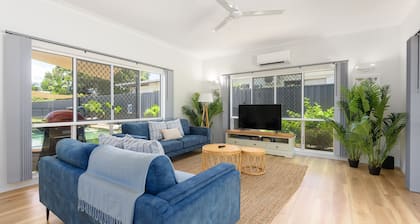 Absolute Beachfront Family home