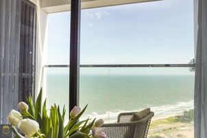 Panoramic Room | Balcony view