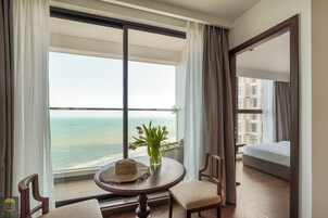 Panoramic Room | Living area | Smart TV